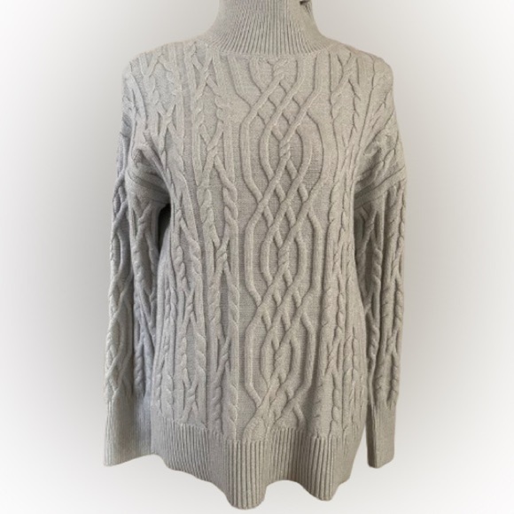 Tahari Light Gray Cable Knit Moc Neck Sweater size Medium New - Picture 1 of 10